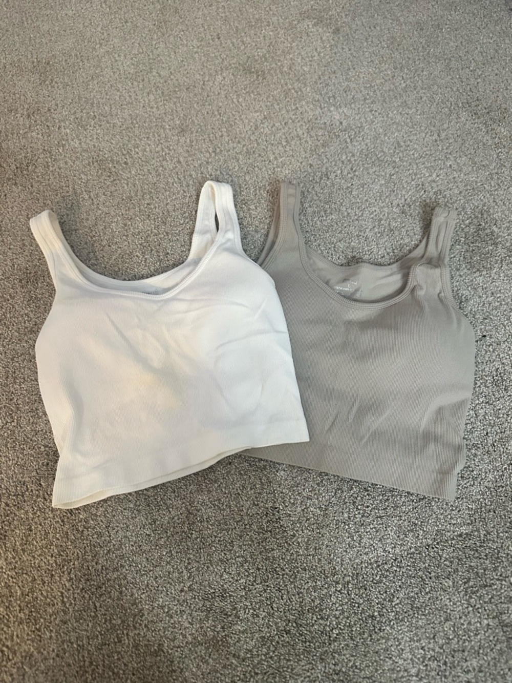 Women’s Scoop Ribbed Tank Crop Top - White & Light Gray